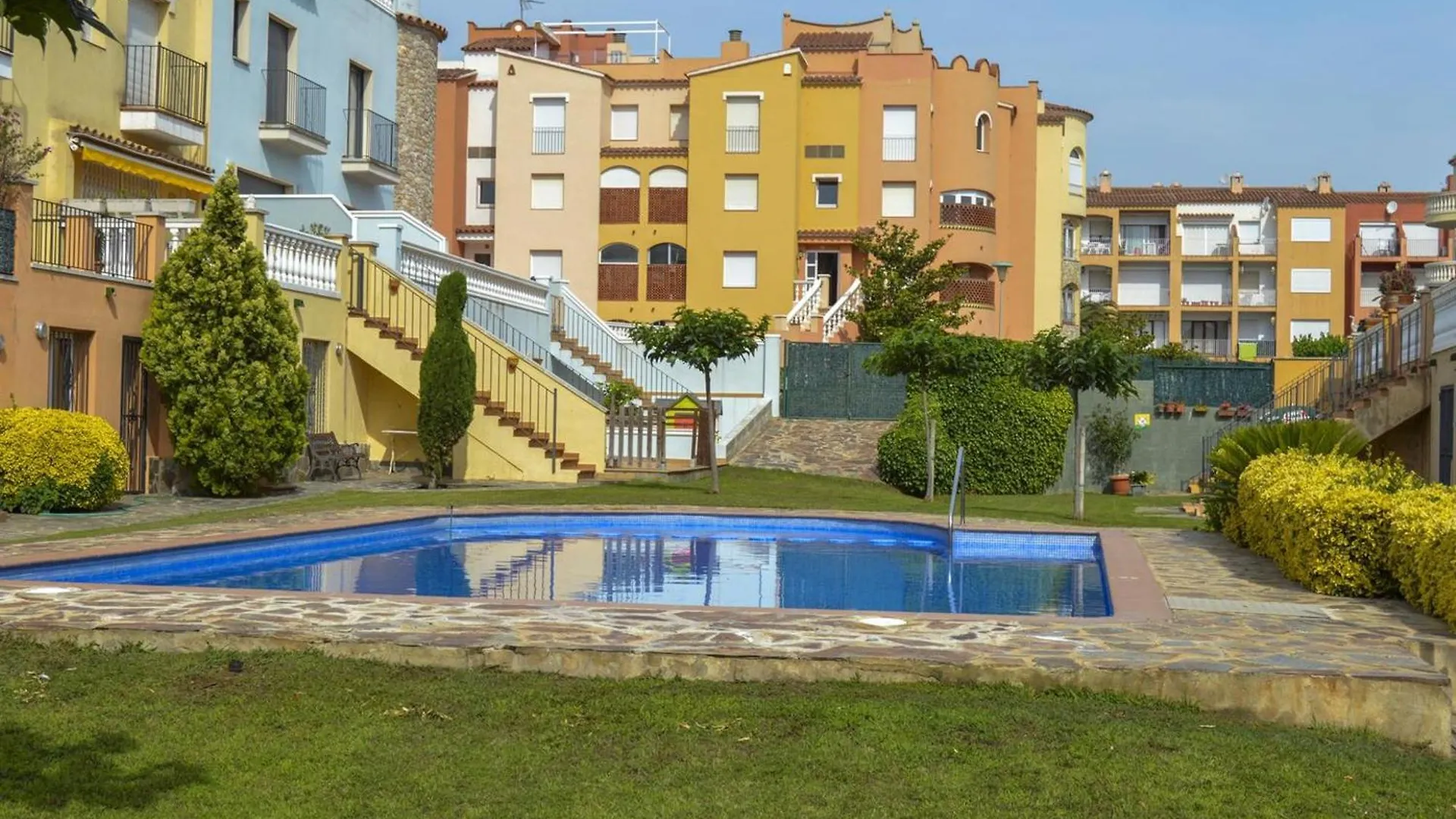 Hébergement de vacances Casa Con Piscina Privada A 100M De La Playa, Ideal Para Familias - Hisp-288-61 Empuriabrava Espagne